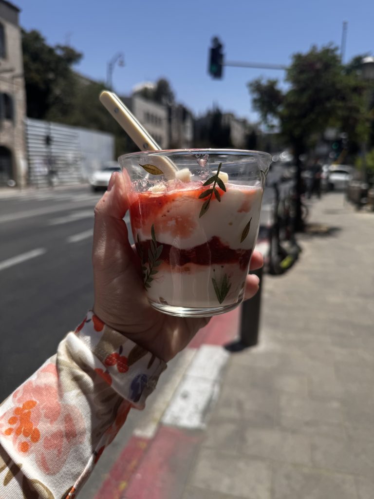 ISRAELI (gan!) STYLE CHEESECAKE WITH A TWIST!